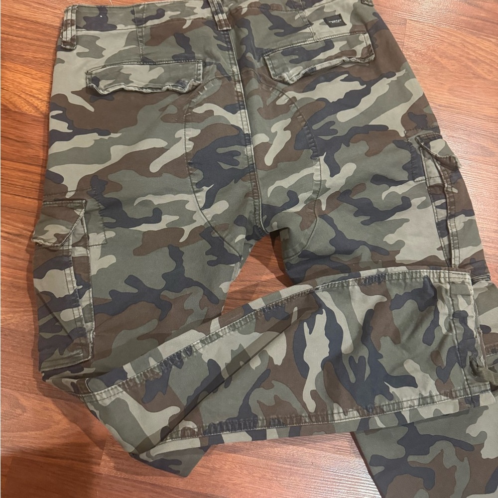American Eagle Outfitters Men's Green Camouflage cargo Jeans